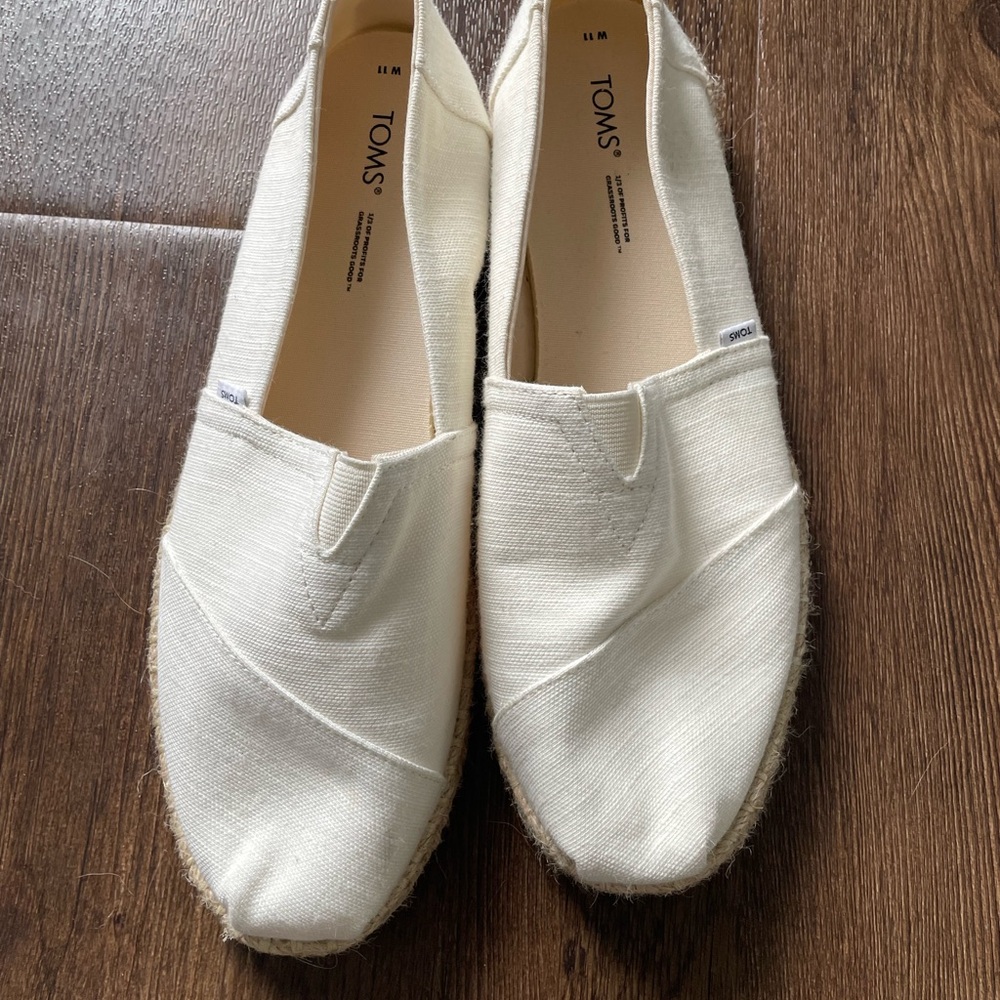 TOMS Women's Cream Slip-On Shoes